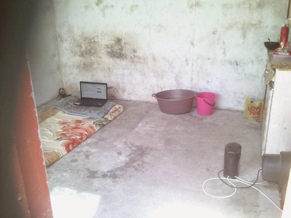 OkuhleSA's tweet photo. The best festive season of my life. December 2013. I had gotten vacation work at Sasol Mining Thubelisha Shaft in Secunda, which was a must for the completion of my engineering degree. 

Had no relatives there or financial support, found a recently vacated backroom, luckily they had left their cupboard.

I had falsified my address during the application that i was from around e Mbalenhle, that's how desperate i was 😭

I never had a big brother or rich aunt, all i had was myself and the Transnet bursary 

No bed, chair or anything, bought myself isipontshi when i got there. Traveled there nge taxi one man, with only my suitcases.

I only secured the backroom on arrival.

The entire festive season was eating instant porridge December throughout January 2014.

My pay was R11 000 per month 🤑🤑🤑.

For a poor young man from Bergville with no one, this was peak success