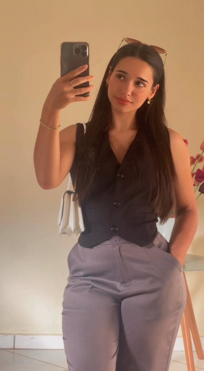 venusde1000o's tweet photo. Até que hoje fui trabalhar bonitinha https://t.co/ZyCUYdgy96