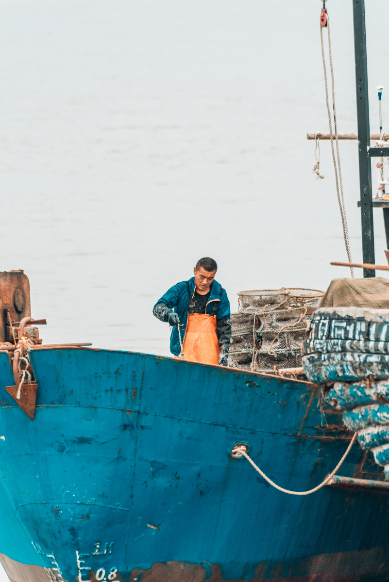 michaelcu_4_6ef's tweet photo. [I need to carry the fishing net, grab the float, and steady the shipboard rail before sailing!]， https://t.co/EzsP7WJkqB