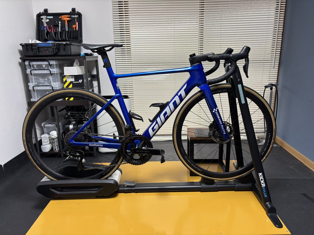 Keisuke_Kim1215's tweet photo. 今シーズンもシマノレーシングの選手たちが、フィッティングに来てくれています。

風間選手
日野選手 
林原選手 

それぞれの身体や乗り方に合わせて、ポジション調整しました。

フィッティング後も良い感触で走れているようで、こちらも嬉しいです。
これからのレースも応援しています！！ https://t.co/x0bhu6DQq2