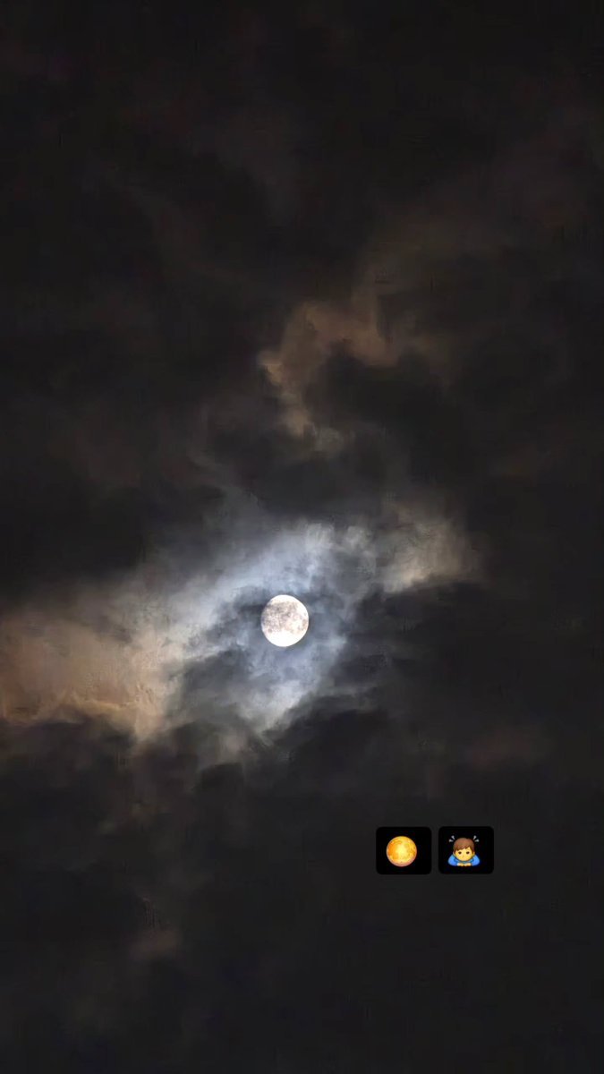 yoxnghoon's tweet photo. The moon is so round and bright. https://t.co/u1crF3FWkl