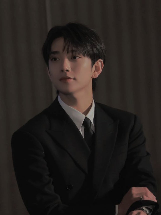 Havilliardse's tweet photo. ㅤㅤ
10/01/2026. |   The Moeis University, 
ㅤㅤㅤㅤㅤㅤ       The Moeis Hills. 

In a world full of trends, remain a classic gentleman. Thus, let's start October by... lecturing. But first, stay hydrated. 

ㅤㅤ https://t.co/LJnnsRclGn