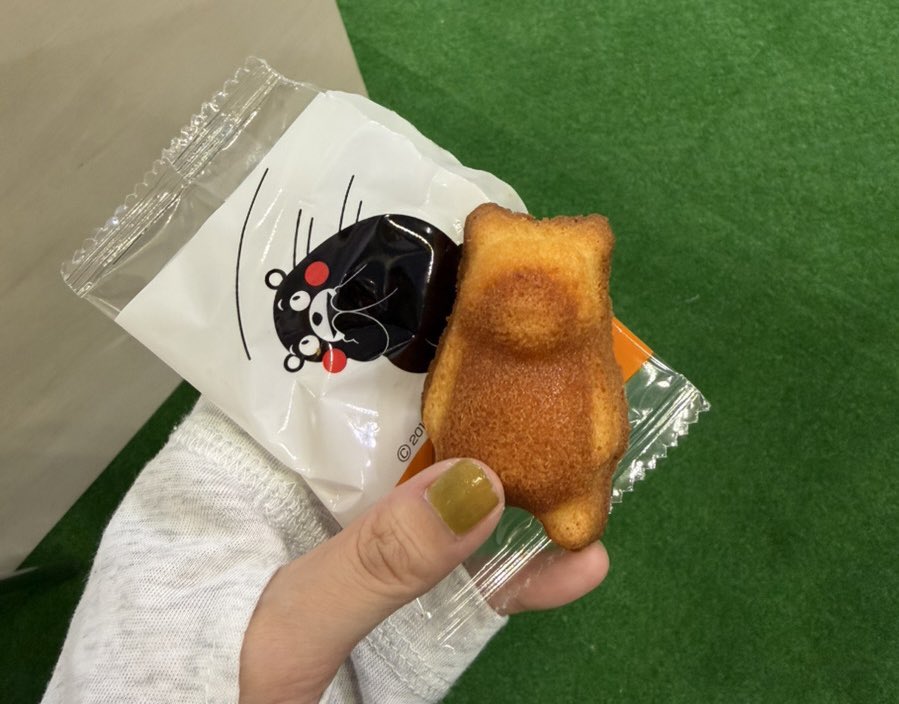 sky_smhd170803's tweet photo. お客様から差し入れをいただきました🥰
ありがとうございます❣️
くまモンの形をした、かわいいフィナンシェです🐻
糖分補給して、今日も1日頑張ります💪✨
#サスティナブルマテリアル展2026
📍第5ホール 📍小間番号:30-32
#スカイマテリアルグループ #SMHD #武蔵野産業 #昭プラ株式会社 #スカイフィルム株式会社 #株式会社バイオマスフィルム #バイオマスパッケージ #エコパッケージ #紙包装 #サスマ #幕張メッセ #高機能素材Week #包装紙材 #環境保全 #環境包材 #サステナブル #SDGs