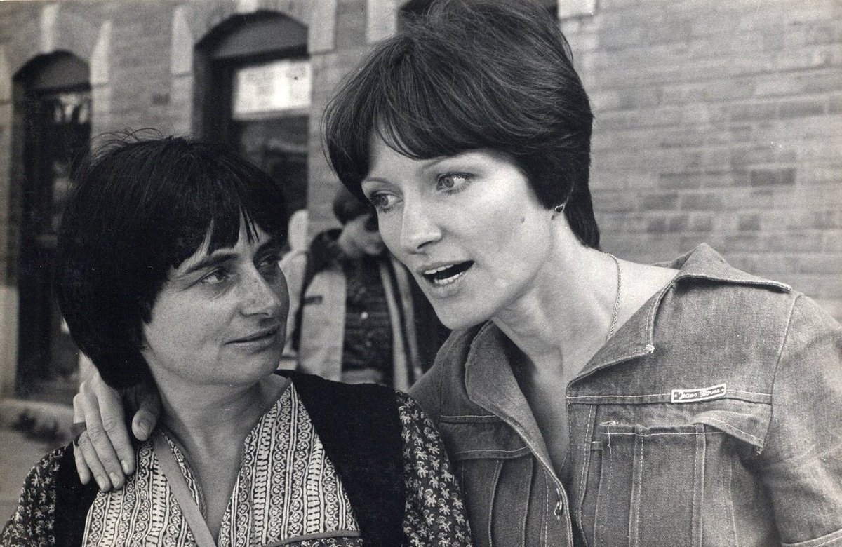 filmes_e_filmes's tweet photo. As geniais cineastas Agnès Varda e Larisa Shepitko, fotografadas durante o Telluride Film Festival de 1977.❤️🎬
#agnesvarda #larisashepitko #telluride https://t.co/RhkAszxX0I