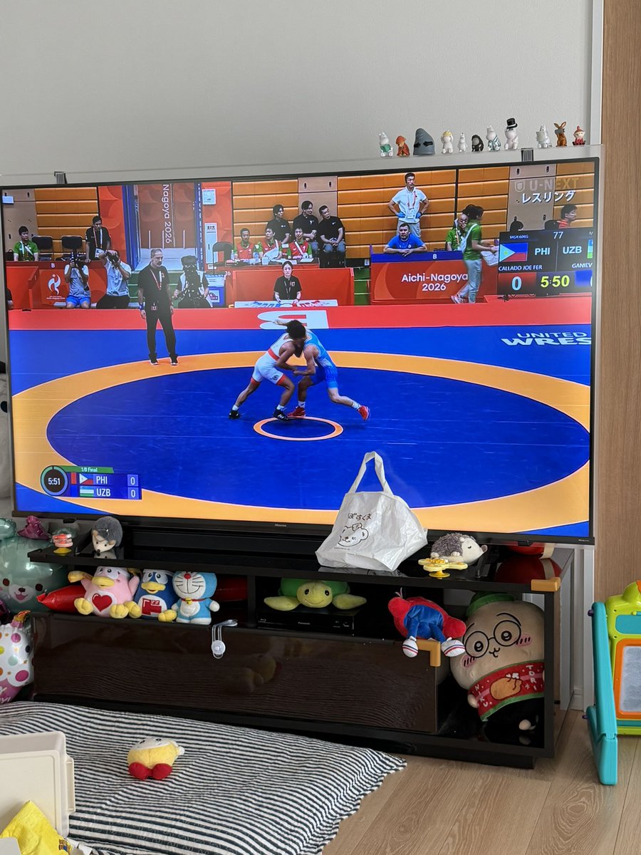 Reihiguchi0128's tweet photo. 隣で日本人選手が2試合、しかもオリンピックの決勝の再戦が1回戦でやってるのになんだこの中継？
いつものuwwによるyoutube垂れ流し配信の方が遥かにマシじゃないか
まじで日本人の試合もレスリングも興味ない人が配信中継してるんだろな🤷‍♂️ https://t.co/Z1huM1dcT1