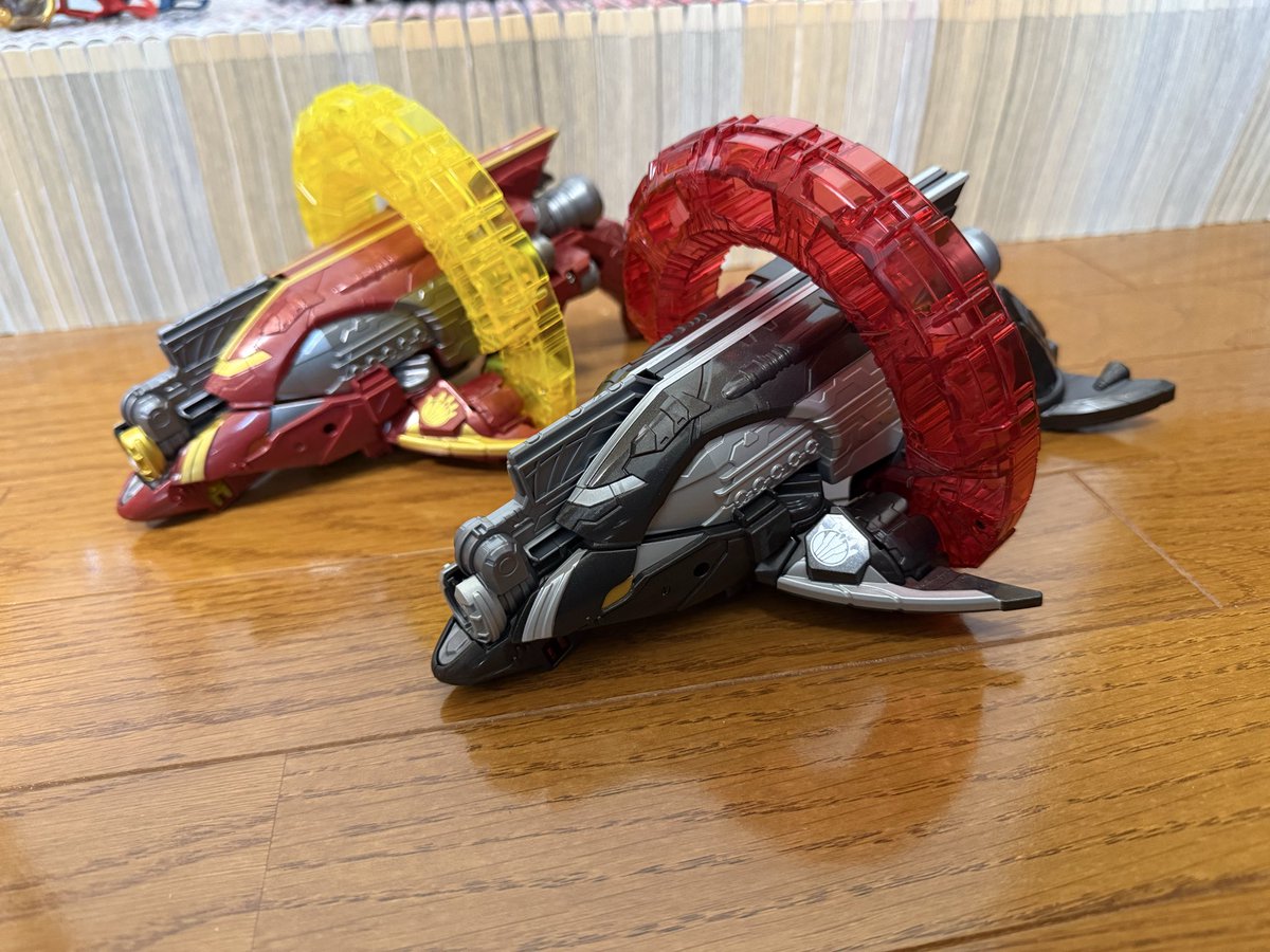 MikaruXout's tweet photo. 我、光ヲ破壊スル者ナリ

って事でオルカブースター5050(ブラックver.)
が届いたから開封。
通常と並べるとシャチ感が凄い！
せっかくなので、オリジンアカツキと一緒に。
背後が寂しかったので、ウルフフェイスを
のっけ盛りにしてみました。 https://t.co/SfZfU1e9EB