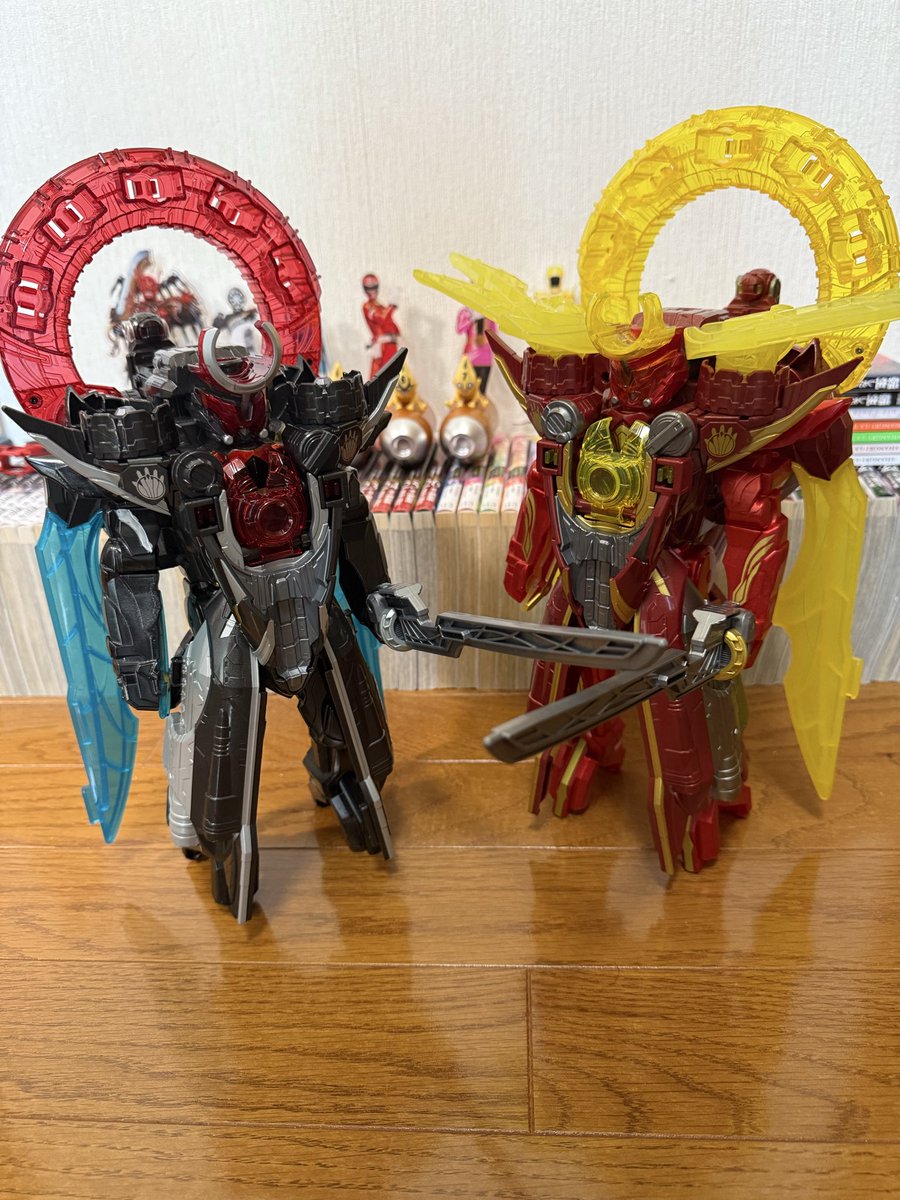 MikaruXout's tweet photo. 我、光ヲ破壊スル者ナリ

って事でオルカブースター5050(ブラックver.)
が届いたから開封。
通常と並べるとシャチ感が凄い！
せっかくなので、オリジンアカツキと一緒に。
背後が寂しかったので、ウルフフェイスを
のっけ盛りにしてみました。 https://t.co/SfZfU1e9EB