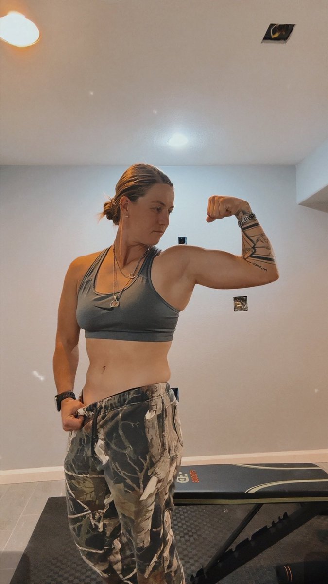 Quinnsowild's tweet photo. Come for a workout with me https://t.co/5plNRpo43d