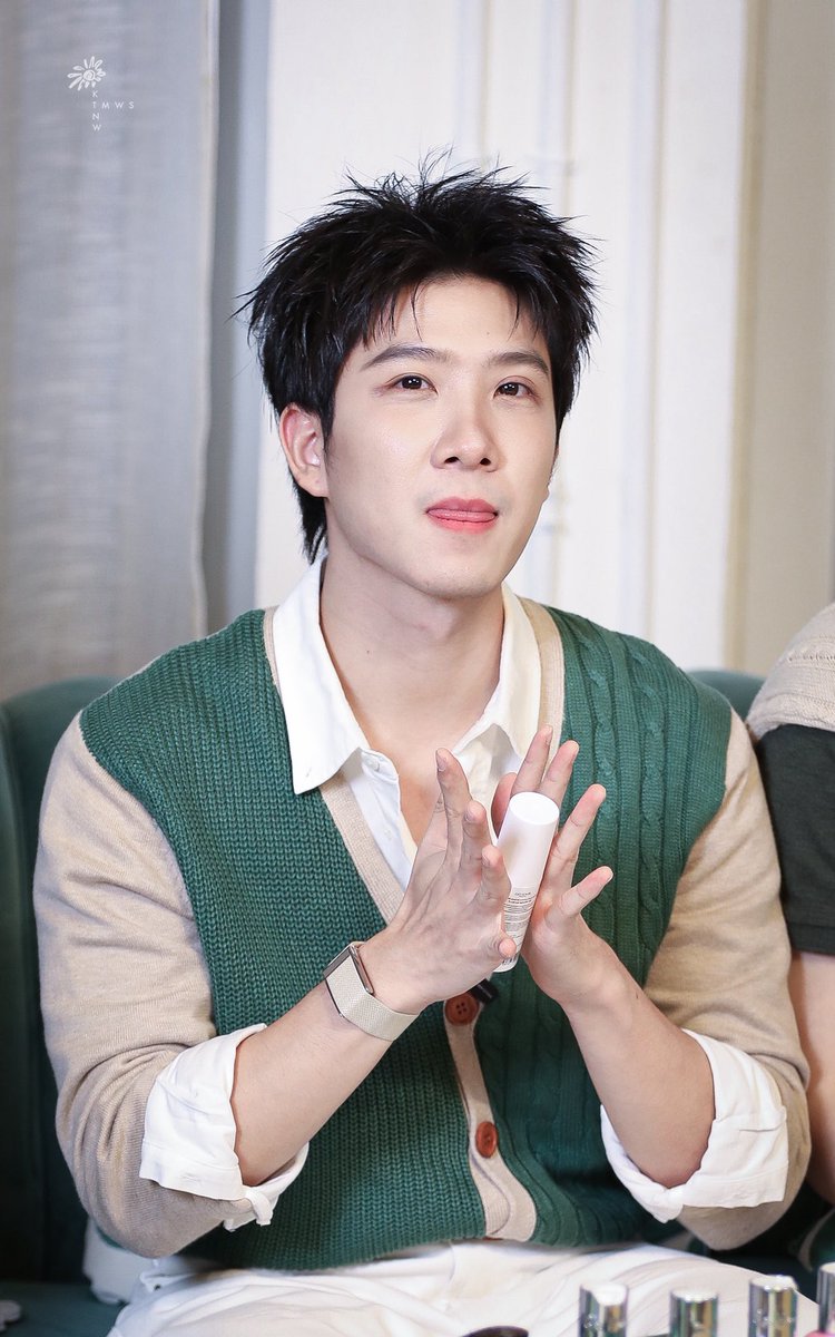 ktmwsnw's tweet photo. ใกล้ได้เจอสุดหล่อแล้ว 🥹

( @myktnw ) 

FK x GOHAIRLIVE
#GOHAIRxFirstKhaotung
#khaotungg #เด็กน้อยของขต https://t.co/6aQ1c3Lgje