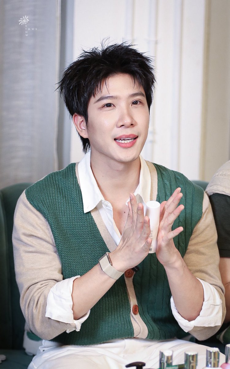 ktmwsnw's tweet photo. ใกล้ได้เจอสุดหล่อแล้ว 🥹

( @myktnw ) 

FK x GOHAIRLIVE
#GOHAIRxFirstKhaotung
#khaotungg #เด็กน้อยของขต https://t.co/6aQ1c3Lgje