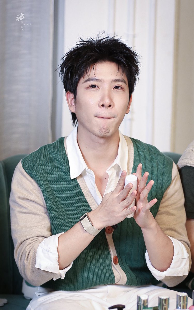 ktmwsnw's tweet photo. ใกล้ได้เจอสุดหล่อแล้ว 🥹

( @myktnw ) 

FK x GOHAIRLIVE
#GOHAIRxFirstKhaotung
#khaotungg #เด็กน้อยของขต https://t.co/6aQ1c3Lgje