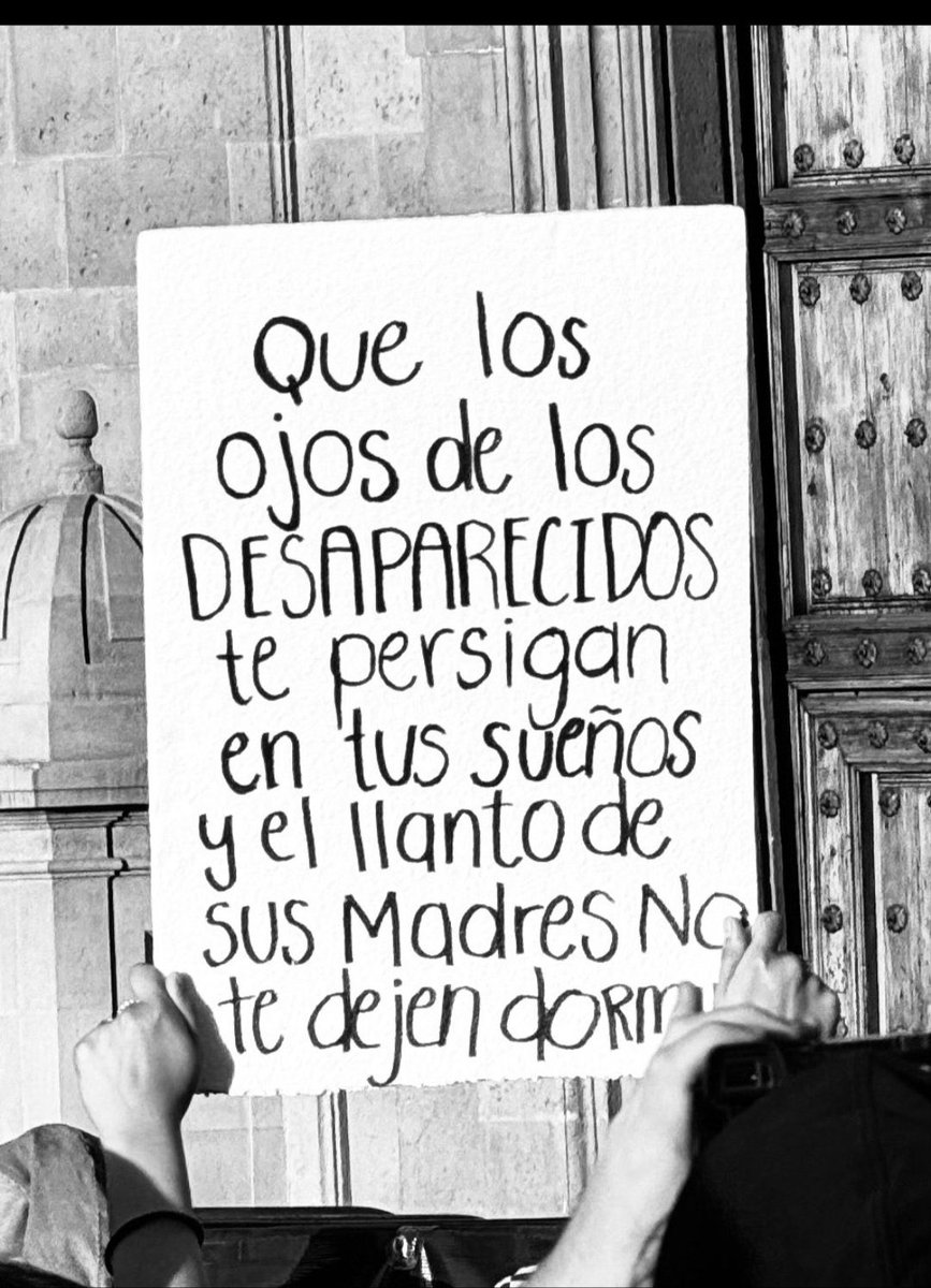 LauraMex's tweet photo. @lopezobrador_ Vas a terminar igual que Maduro, ya falta menos, genocida, ladrón, mentiroso. https://t.co/ax6iSAiqqj