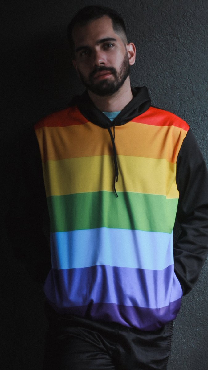 edyflar's tweet photo. E pensar que às vezes a gente leva tanto tempo pra fazer coisas simples... Foi libertador quando finalmente consegui usar algo com as cores da bandeira 🏳️‍🌈. https://t.co/Rl2cWEWYgZ