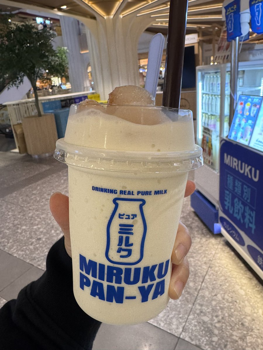 chocobabii___p's tweet photo. สตรอเบอรี่ทุกรอบ ส่วนอีกแก้วเปลี่ยนไปตามอารมณ์ นี่ชอบลิ้นจี่ หอมมากกกกก 🤤 https://t.co/6qqjqgTMgC
