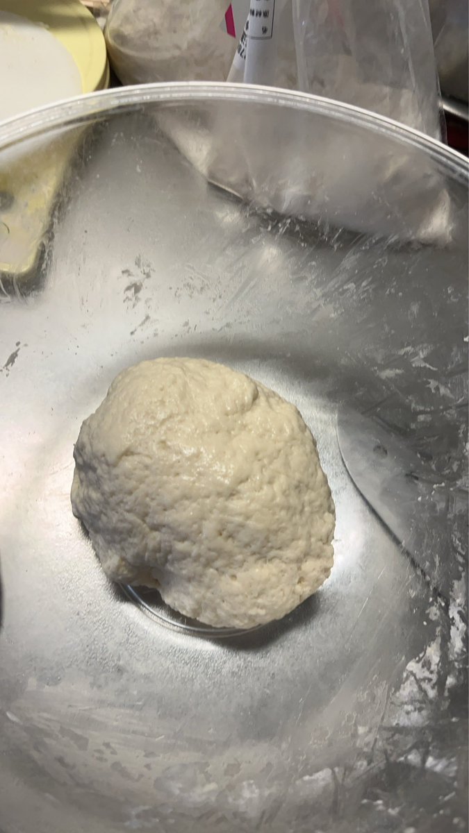 Ahonosakata0515's tweet photo. 昨日は塩パン作りました♪

美味しかった😋

粉はもちろんcotta購入❣️

#手作りパン
#塩パン
#cotta https://t.co/2pxA709Siy