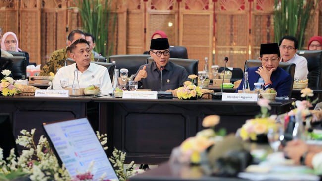 Robert_Manroee's tweet photo. Mendes PDT Yandri Susanto menegaskan kesiapan Kemendes PDT mendukung perluasan Perlindungan Sosial dengan melibatkan Pendamping Desa di 37 provinsi sebagai agen Perlinsos.

#KementerianDesaPDT #BangunDesaBangunIndonesia #KerjaPendampingDesaBerdampak https://t.co/CKmynNINSj
