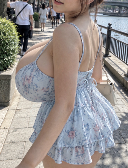 Realtor_SWFLA's tweet photo. Rカップでもキャミワンピ着れます笑笑
 #裏アカ女子 https://t.co/D3vBt9iIEC