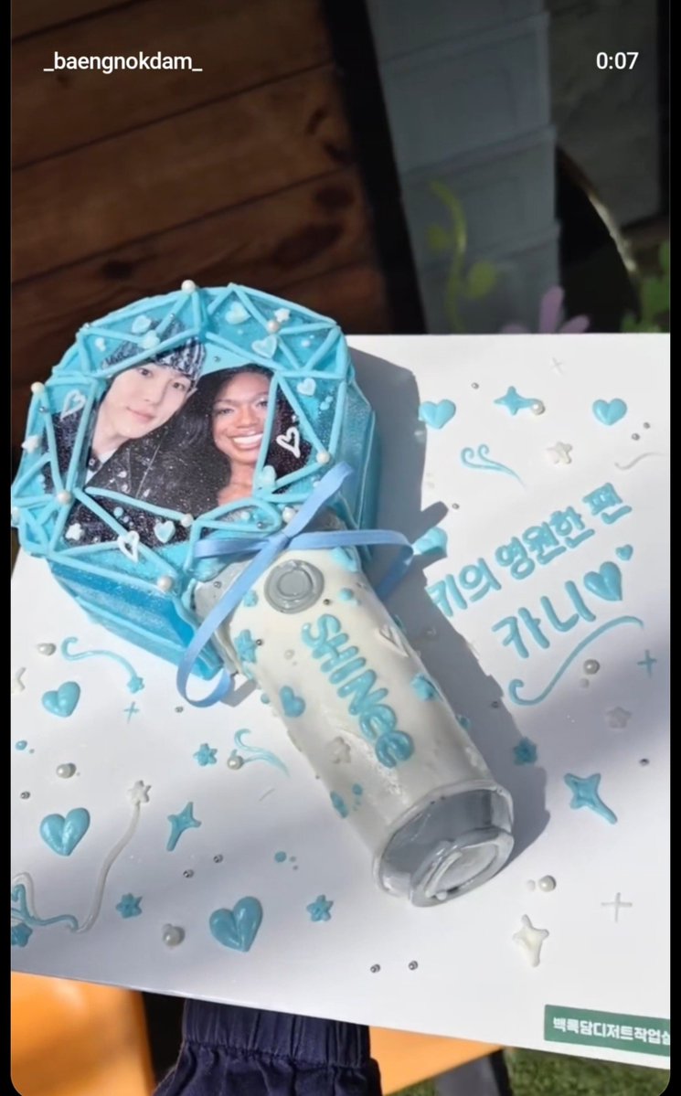 chapstick923's tweet photo. 카니가 기범이 생일케잌 만들어서 줬나봐🥹

"키의 영원한 팬, 카니🩵"

(케이크 제작업체)
https://t.co/ZVP9fGS59A https://t.co/WC9BdeaNaF