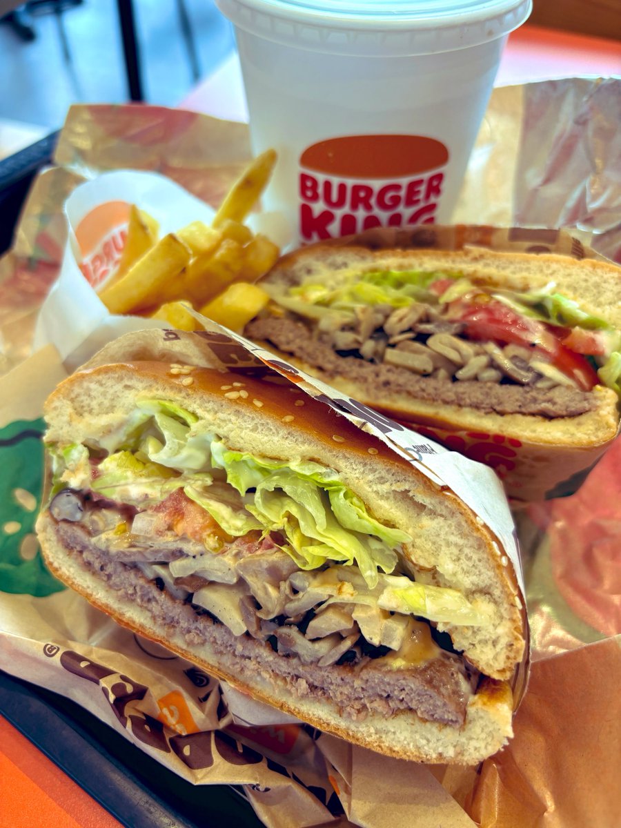 sassk18's tweet photo. 久しぶりの晴天👍バーキン今ならマッシュルーム🍄ワッパー🍔¥300オフですよ！ https://t.co/h1PicOgqrW