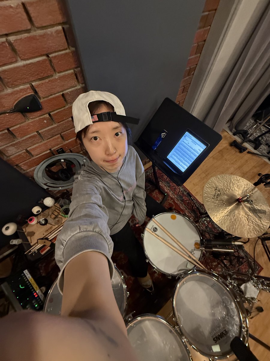 BANDCHOHA's tweet photo. 이 강아지는 초하의 드러머구요 막내구요 리더구요 이름도 미소 어떻게 사람이 미소야???
미소는 그냥 귀엽기만해 건강하고 귀엽기만해 어디 아프지말고 귀엽기만해 미소는 괜찮아 다 괜찮으니까 귀엽기만 해
참고로 이름이 미소여서 그런지 드럼도 웃으면서 후드려 팸
궁금하면 유튜브에 밴드 초하 검 https://t.co/ZbM5XrhOze