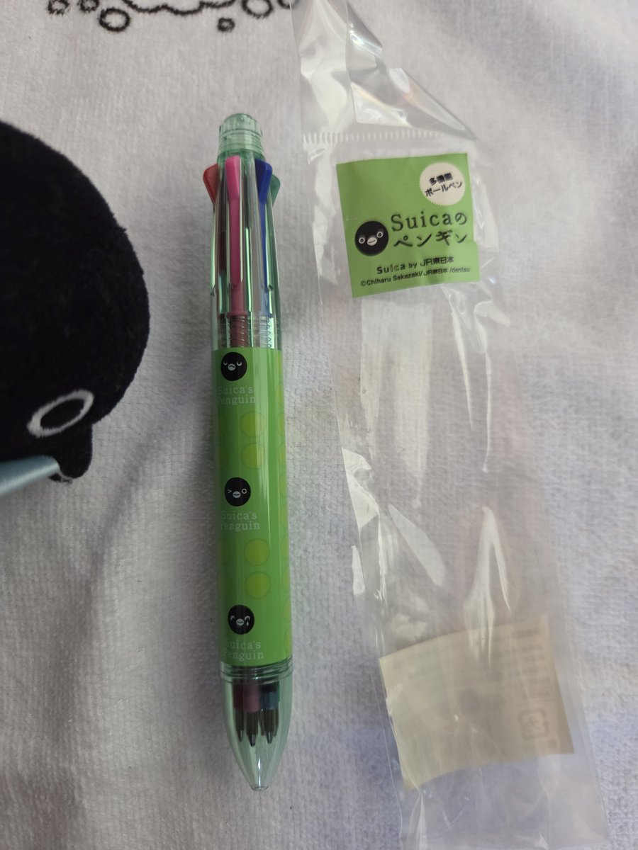 chibipochimum's tweet photo. #Suicaのペンギン

こんにちぺん！
納戸の奥の方にしまってあった初期グッズ…
5色ボールペンとシャープペンの多機能タイプ。
かわいいぺんねぇ～♥️ https://t.co/L64nnlmHIQ