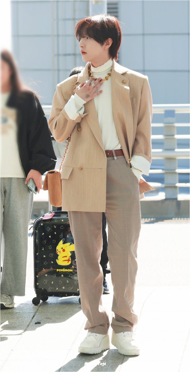 MyBluePage's tweet photo. 가을남자 황런쥔 🥰

261001 ICN
#런쥔 #RENJUN #ロンジュン #黄仁俊 #仁俊 https://t.co/jrPxZFjeoh