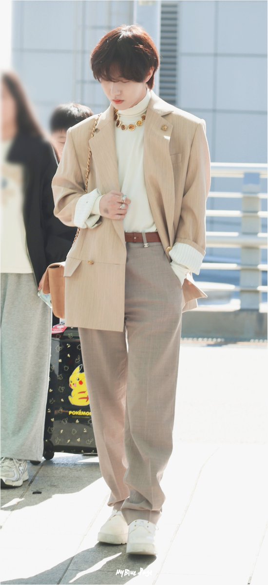 MyBluePage's tweet photo. 가을남자 황런쥔 🥰

261001 ICN
#런쥔 #RENJUN #ロンジュン #黄仁俊 #仁俊 https://t.co/jrPxZFjeoh