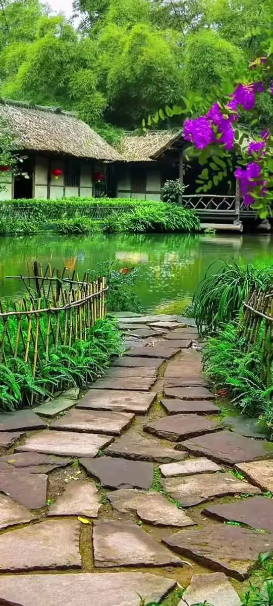 shawn_trej__62d's tweet photo. [By the valley where skirt hems brush the grass, I stumble on stones that make my steps playful. 140 chars]， https://t.co/ZStSPs6V0b