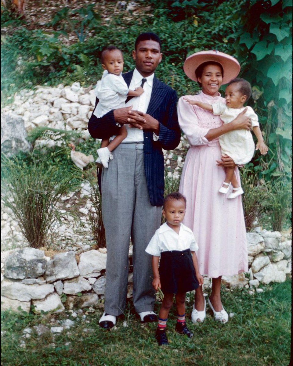 AfricanArchives's tweet photo. Young family on their sunday best pose for their photo, Jamaica, 1950s. https://t.co/swGOlW0diI