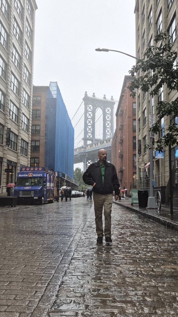 WalterWhiteGB's tweet photo. Breaking bad in New York. Brooklyn
#walterwhite
#breakingdad https://t.co/BmmODVzakX