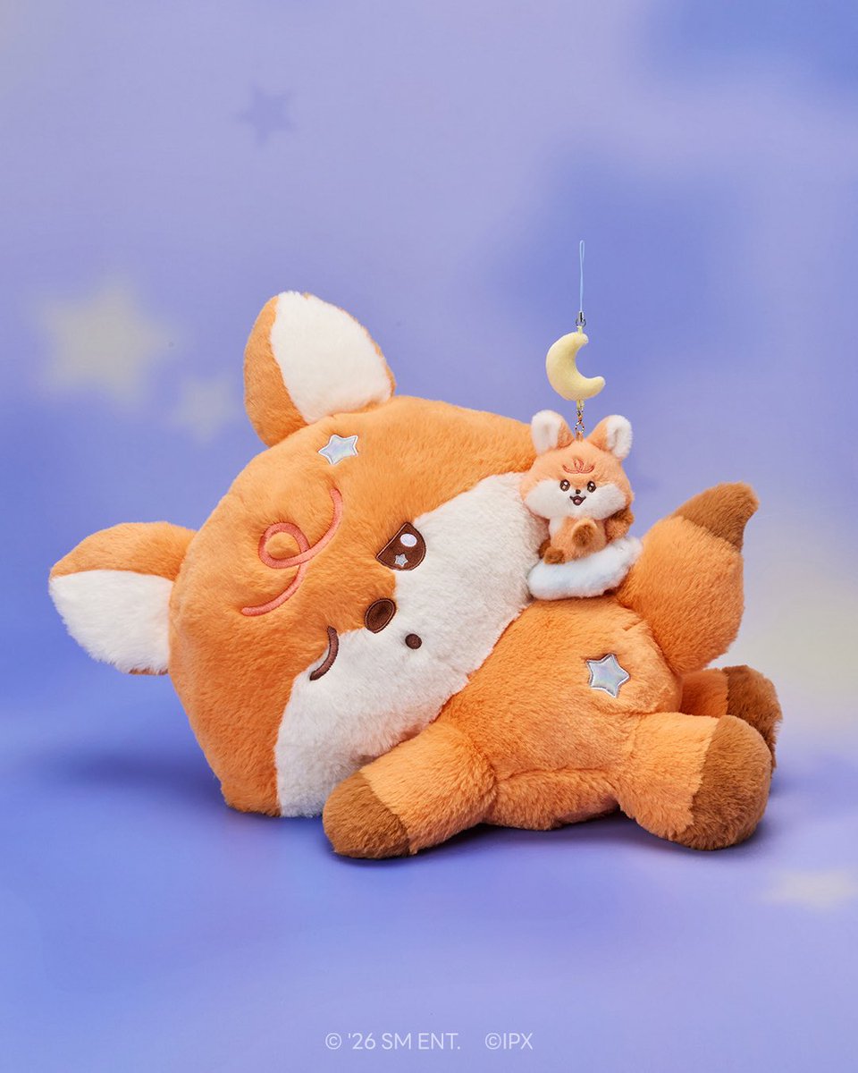 LINEFRIENDSinfo's tweet photo. At the end of a NCTzen's day, with Dreamiez 🌙
Wishing you dreams of us tonight 🖤

Dreamiez Good Night PRE-ORDER

💫POINT
Each Lying Plush and Dreamcatcher Charm includes a photocard featuring a matched pairing of an NCT DREAM member and Dreamiez💕

🗓️2025.10.5 7:00 PM - 10.8 2:00 AM (PDT)
📍LINE FRIENDS SQUARE ONLINE

📌Purchase Guide
- Limit of 5 per design, per order.
- Shipping will begin sequentially starting in early January.
- Certain regions including Japan, Indonesia, Thailand, Singapore, and China will have separate sales.
- The Lying Plush is available for domestic shipping in Korea only.

NCT DREAM with LINE FRIENDS