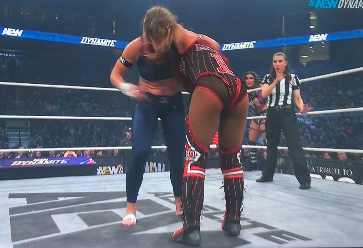 oralcarter's tweet photo. #AEWDynamite: A Tribute To PAC
#MarinaShafir, #Hyan & #ThunderRosa vs #MercedesMone, #BrittBaker & #Persephone https://t.co/fNt3g7crxC