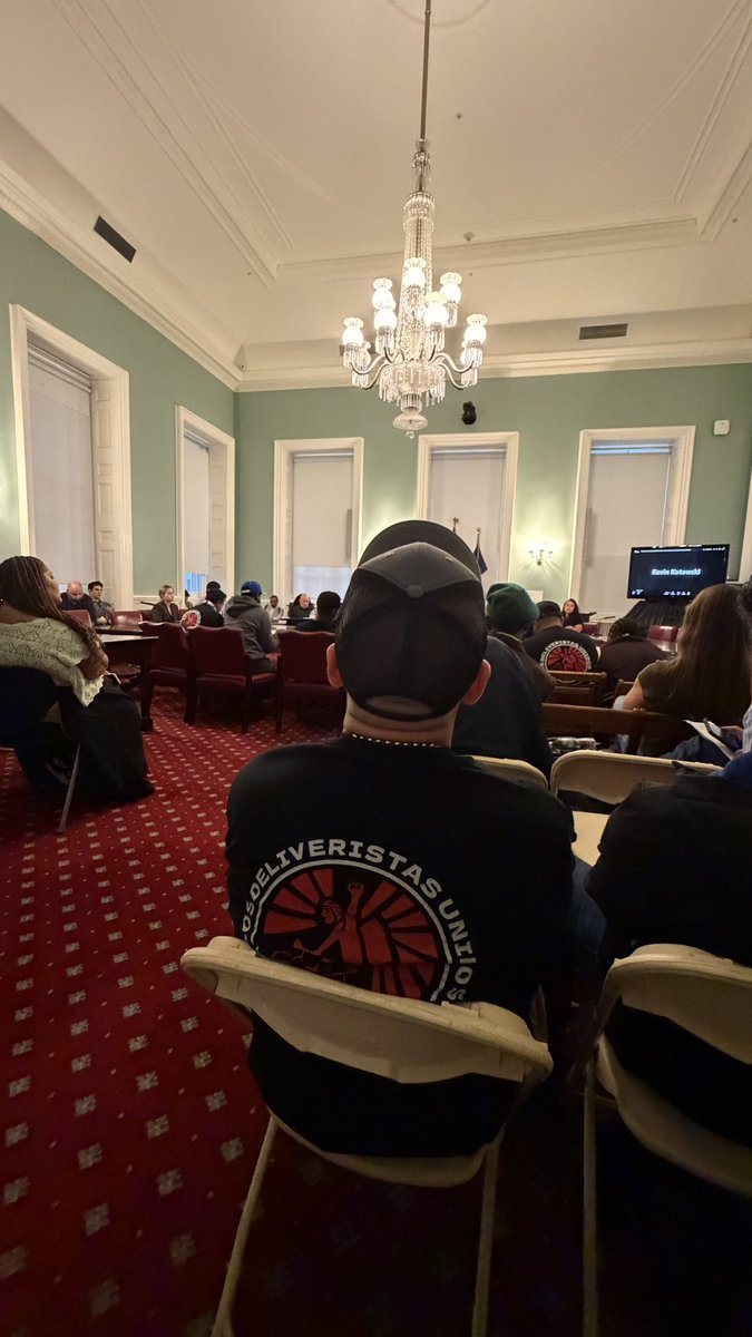 AjcheGustavo's tweet photo. Today was a long day. We were at City Hall from 10 a.m., standing together and making sure delivery workers’ voices were heard.

Around 100 delivery workers came to testify and speak about the realities we face every day on the streets.

In my testimony, I made one thing clear: workers must be part of the solution. We want safer streets, but we also need safe delivery zones, protected bike lanes, secure bike parking and charging stations, and strong labor protections that allow us to work without being forced to take unsafe risks.

We left City Hall tired, but proud. We showed up, we spoke up, and we made our voices heard.

✊🏽 @LosDeliveristas @workersjusticep