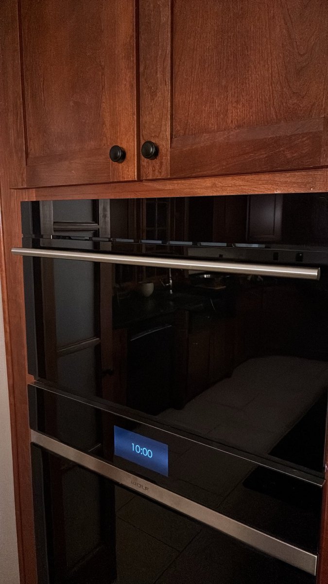 LazzLockerRoom's tweet photo. Anybody have one of these damn Wolf microwaves? Been having people come in for months to fix it. Got absolutely nothing. It’s been a legitimate 6 month saga. I put my shit in there for 8 minutes as a joke to see if it would warm, and it’s ice cold! #SoundOff https://t.co/pBMNX5yt5a