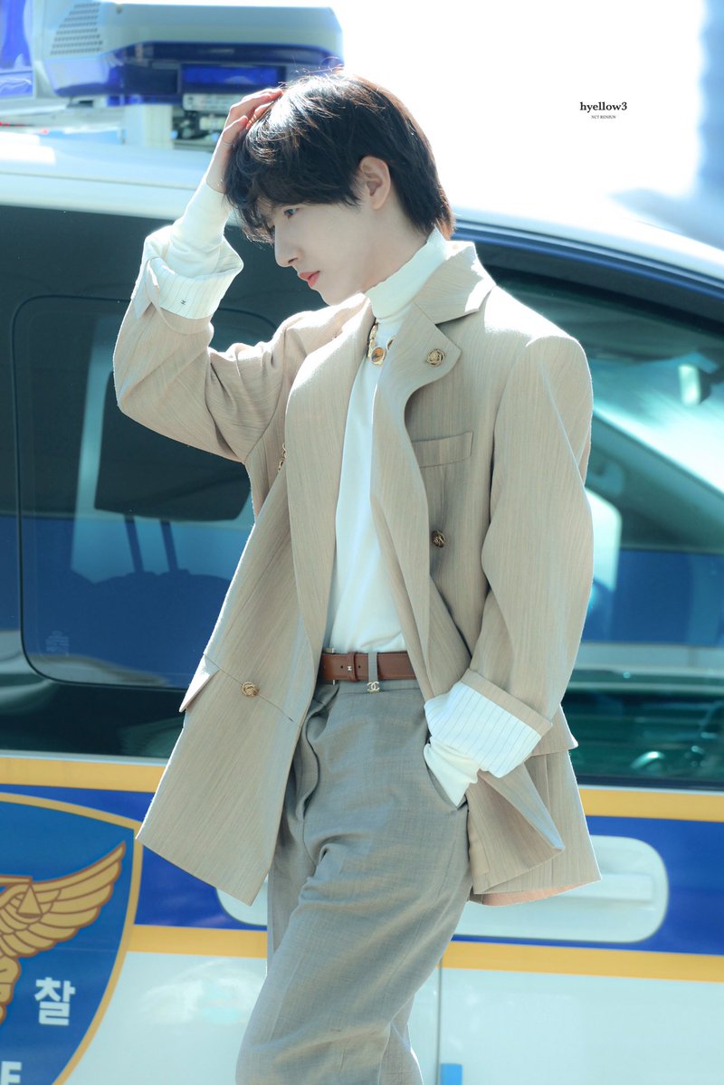 xiaorenbao's tweet photo. six years later and he still looks so handsome… the 2019 flashbacks are real DEJAVU IS REAL https://t.co/nXX0X6Yjvy