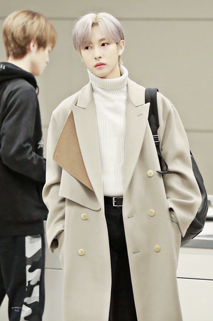 xiaorenbao's tweet photo. six years later and he still looks so handsome… the 2019 flashbacks are real DEJAVU IS REAL https://t.co/nXX0X6Yjvy