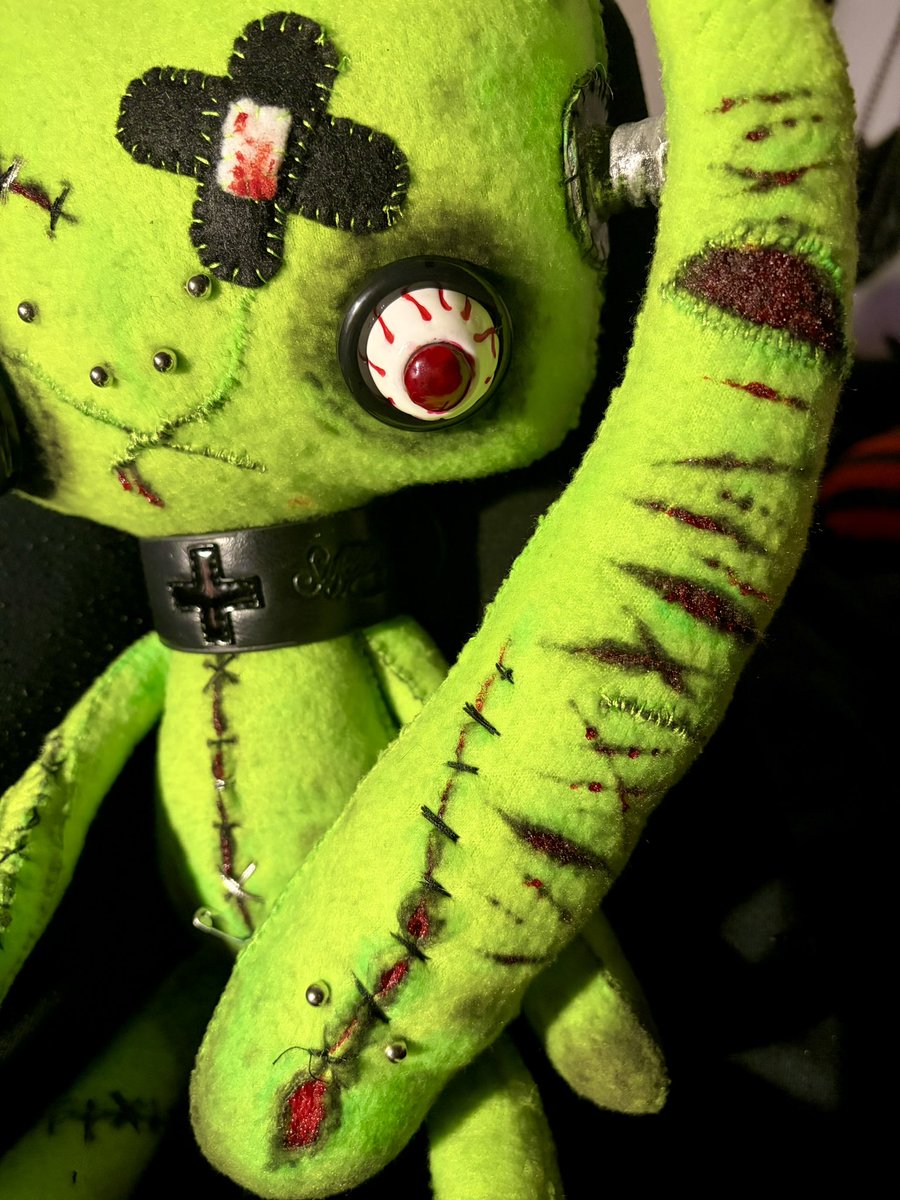 rubbrdolly's tweet photo. still a wip but i love doing these details https://t.co/pKvTjyMSDV