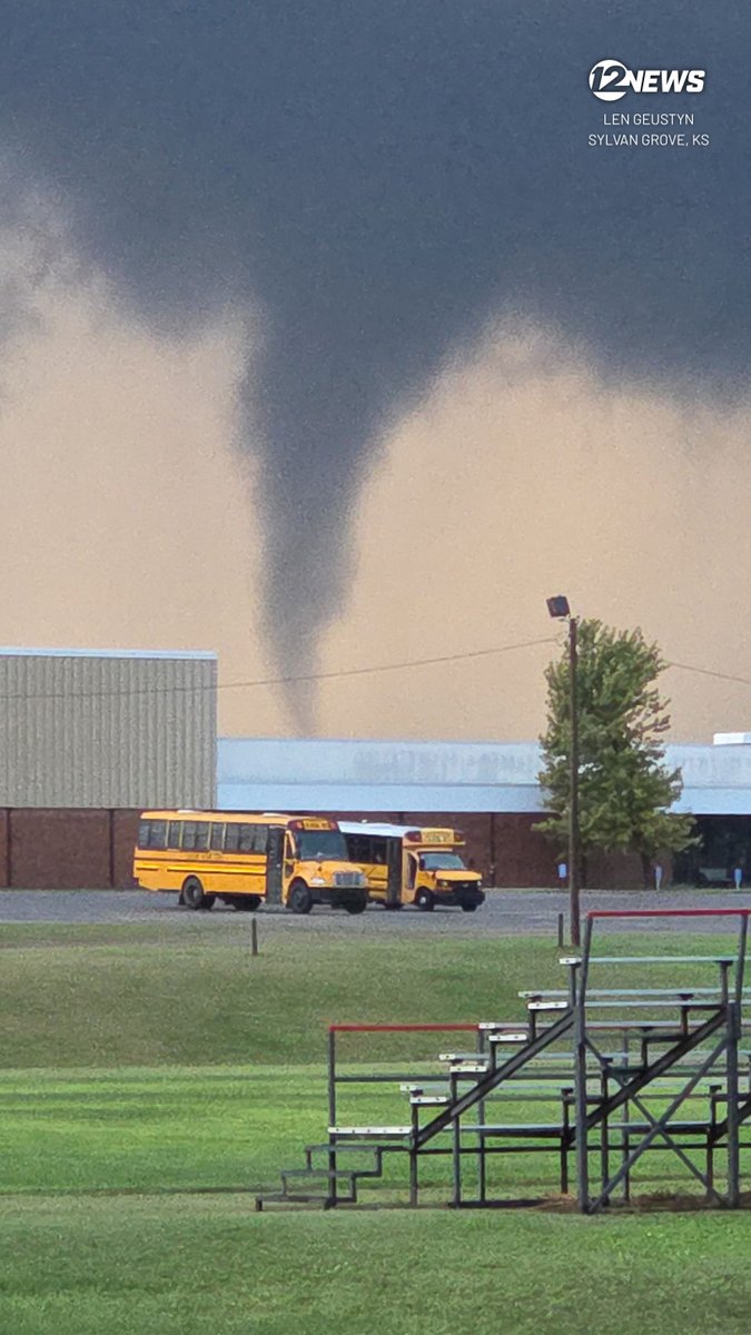 KWCH12 tweet picture