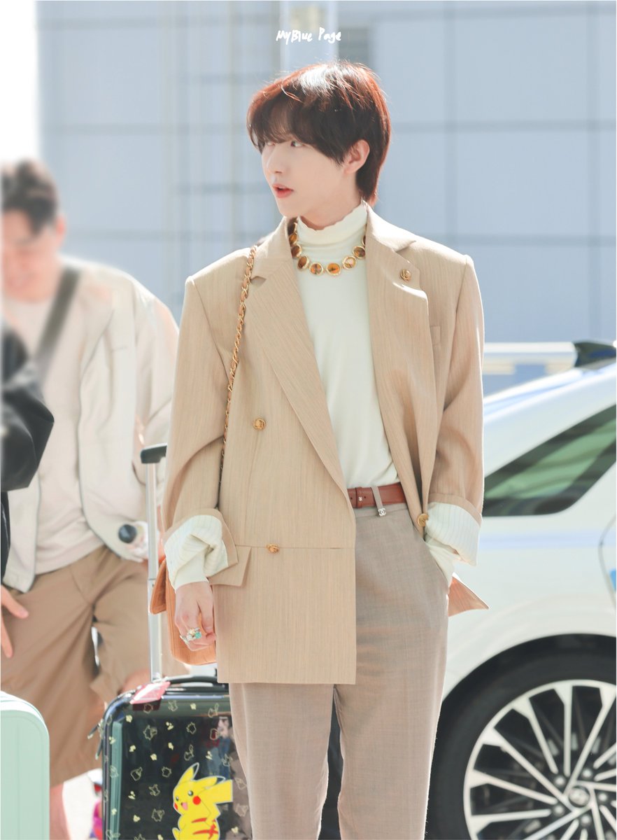 MyBluePage's tweet photo. 가을남자 황런쥔 🥰

261001 ICN
#런쥔 #RENJUN #ロンジュン #黄仁俊 #仁俊 https://t.co/jrPxZFjeoh