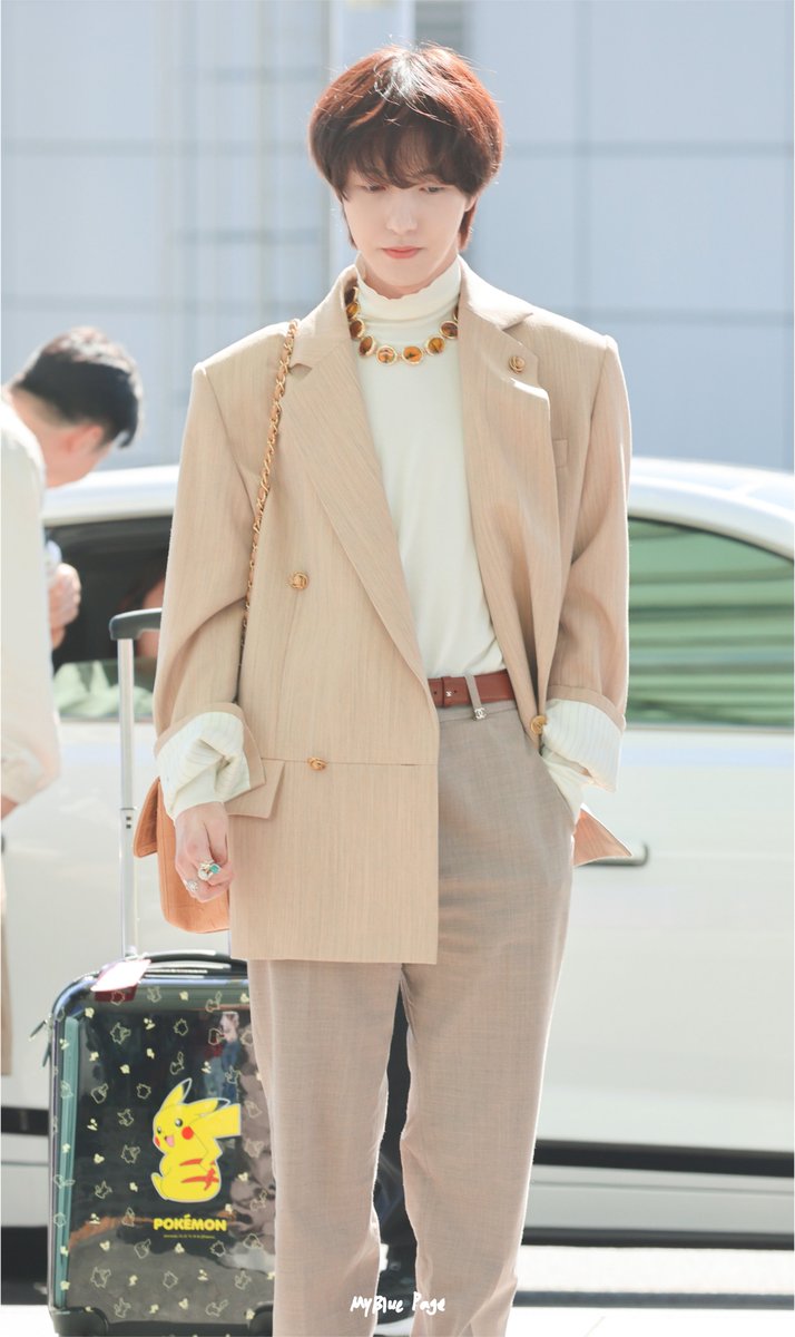 MyBluePage's tweet photo. 가을남자 황런쥔 🥰

261001 ICN
#런쥔 #RENJUN #ロンジュン #黄仁俊 #仁俊 https://t.co/jrPxZFjeoh