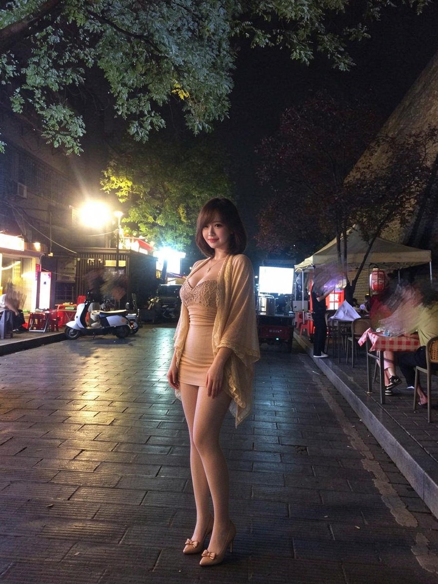 ZhouModel tweet picture