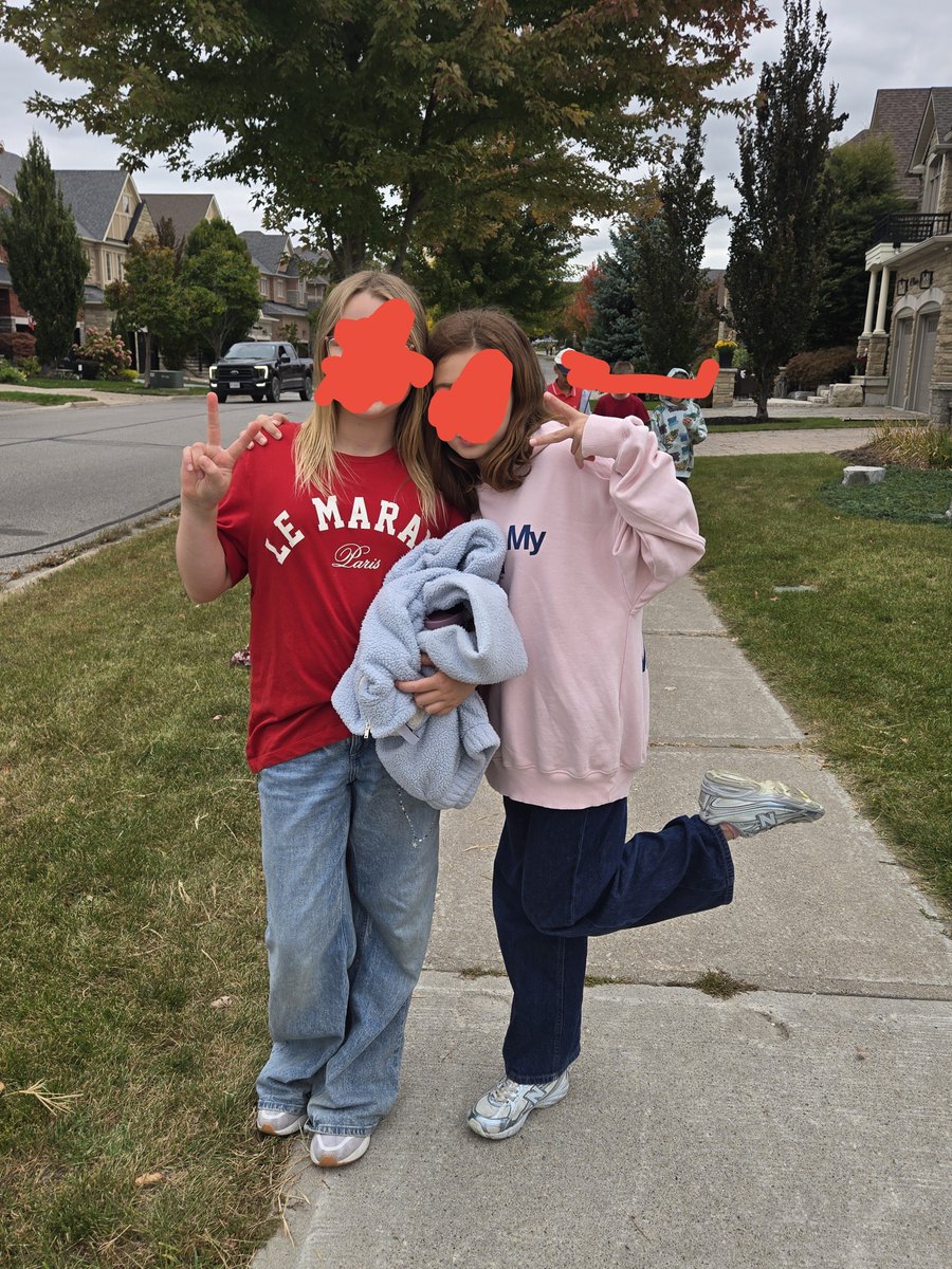 MsZs_Class's tweet photo. We had a busy two days with the Terry Fox walk/run/roll on Tuesday. Today during an assembly, we observed the National Day for Truth and Reconciliation, or #OrangeShirtDay. We had the honour of having Bernice Carnegie talk to the students as well. https://t.co/8PekWncJ7R