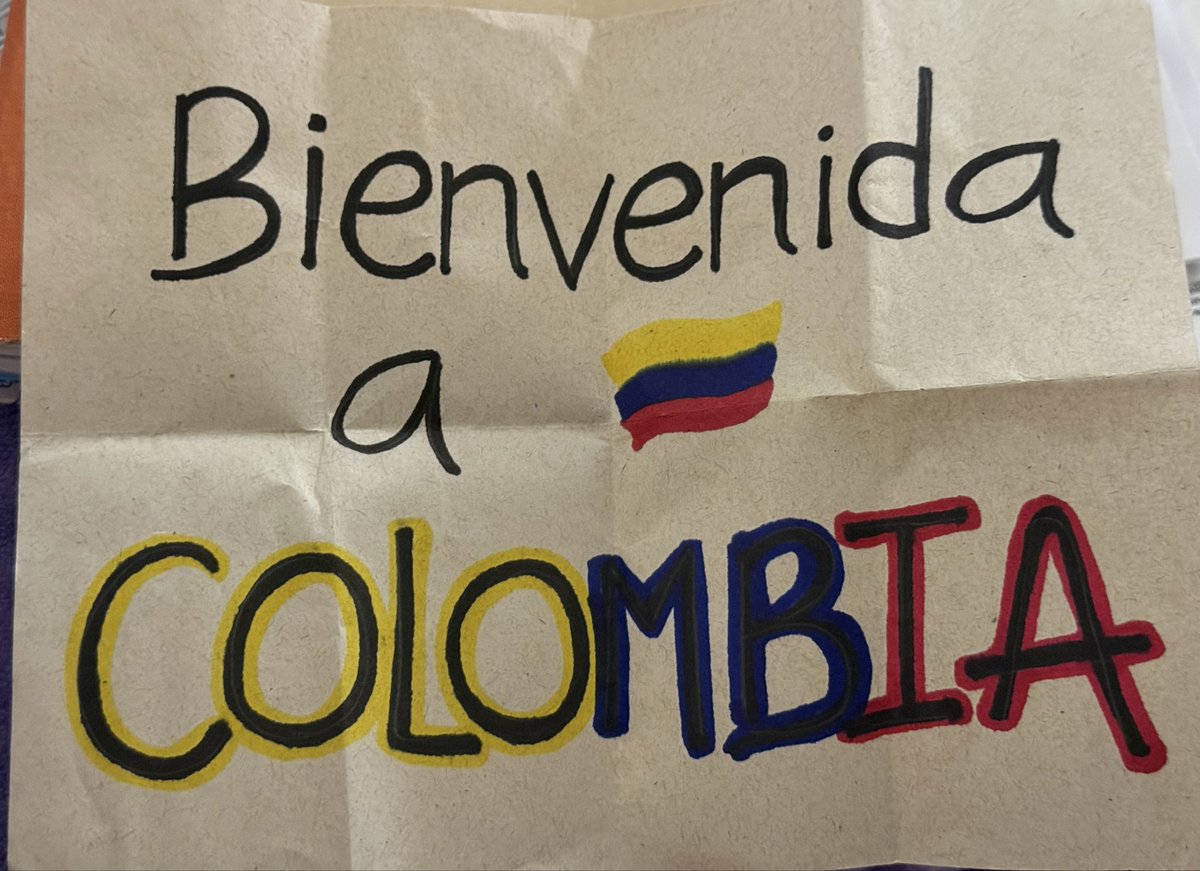karla_lucass's tweet photo. Llévenme de nuevo a Colombia. 
Pilsen y Thea fueron top. https://t.co/gimb3MoNyy