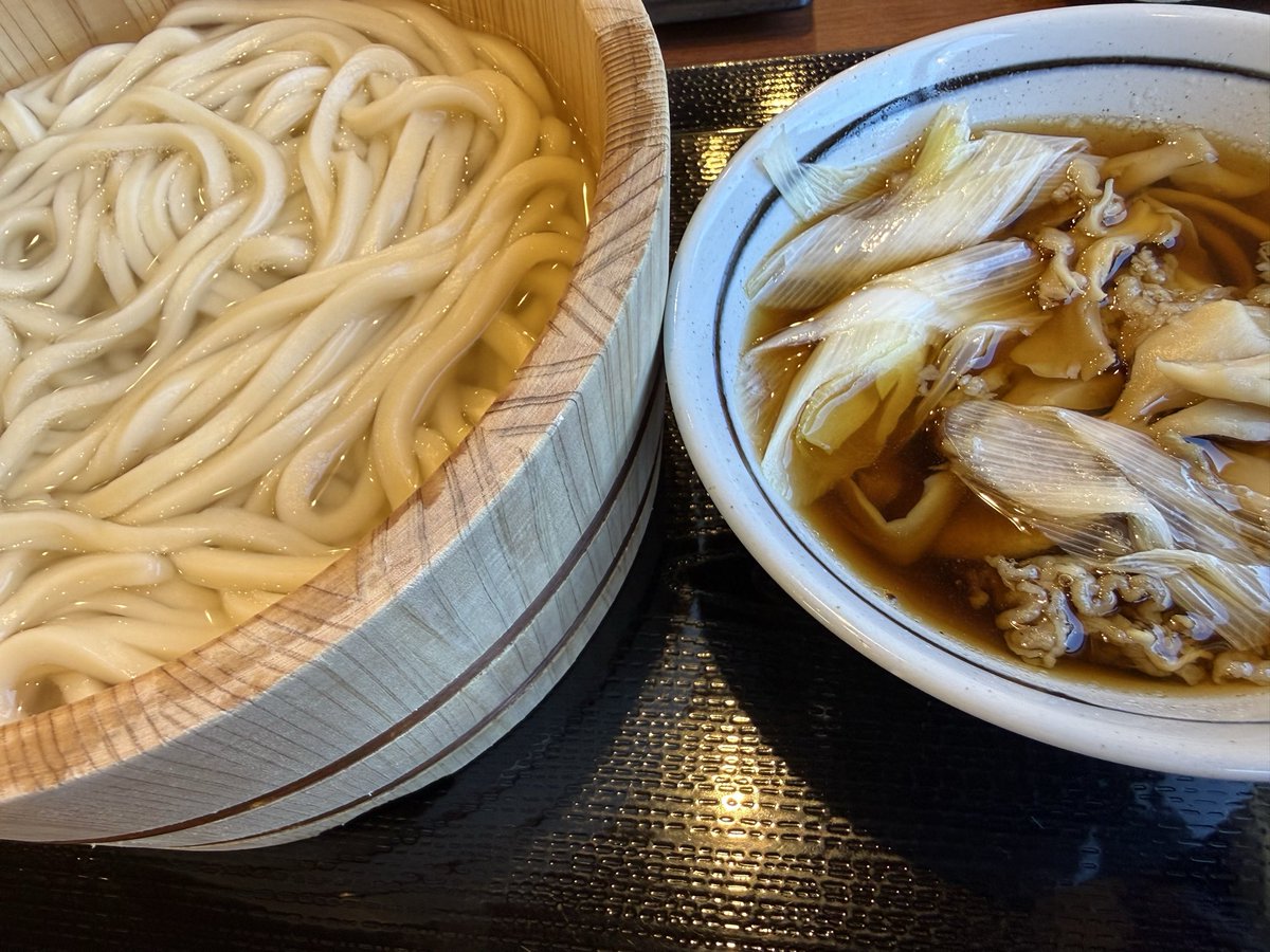 gururin_ebi's tweet photo. 今日は丸亀半額ーよ

芋煮つけ汁セット🥢 https://t.co/O1VUTbJzg8