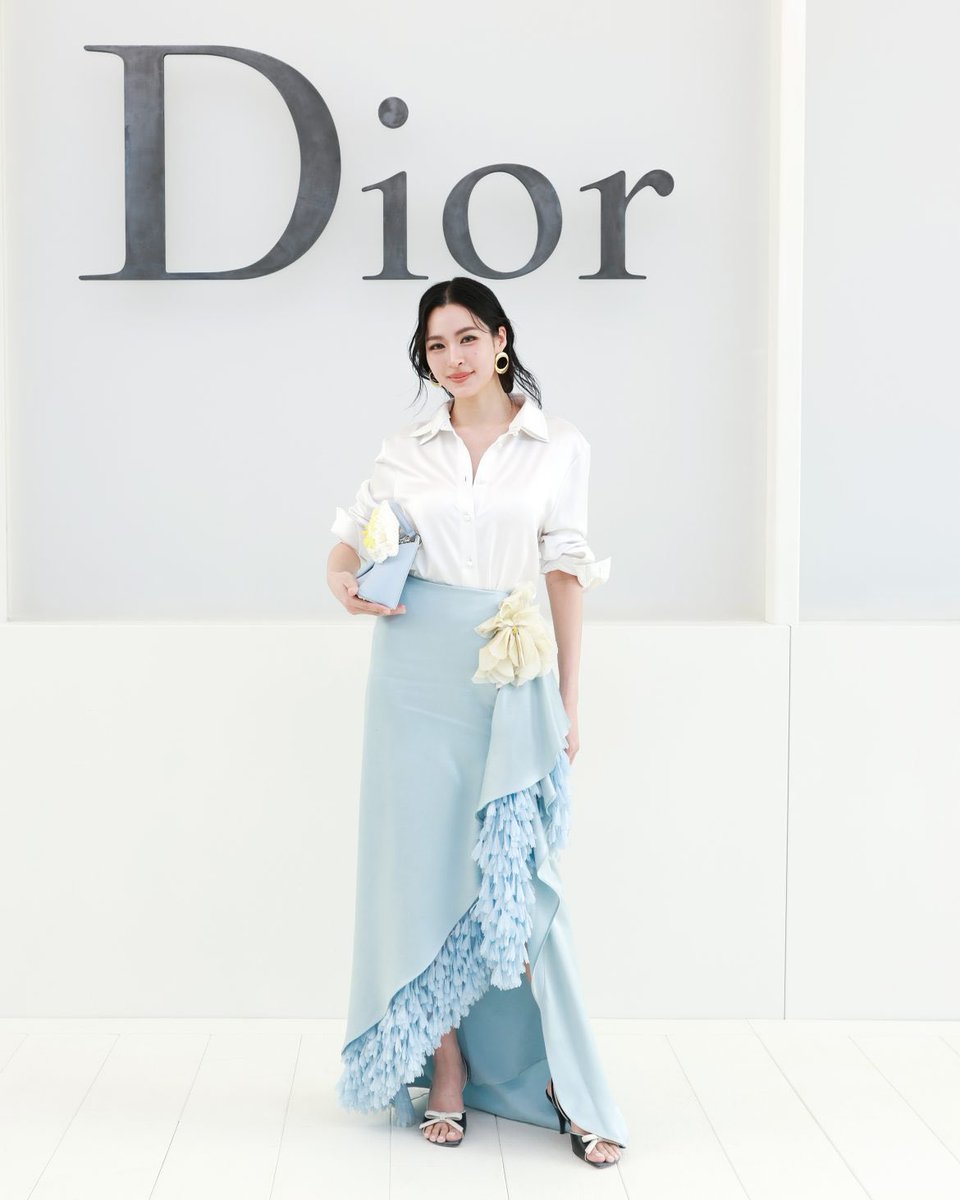 lingling_fans's tweet photo. A heartfelt thank you to Dior for welcoming Lingling Kwong so warmly and for giving her the opportunity to be part of such a beautiful moment. We’re truly grateful for this wonderful experience. 🤍✨

#LinglingKwong @linglingsirilak
#Dior @Dior #DiorSummer27 
#LingOrmDiorSummer27 #PFW