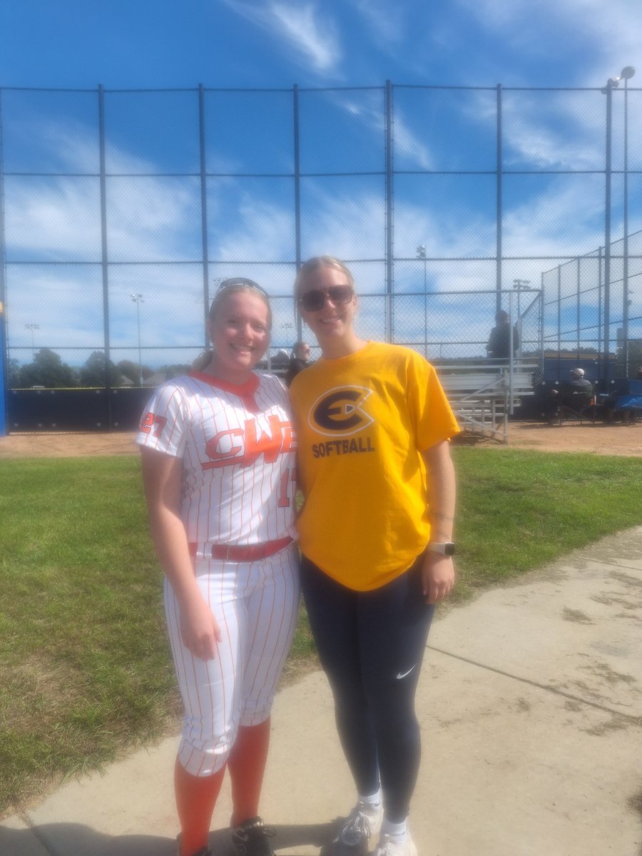 abodner17's tweet photo. This past weekend I had the amazing opportunity to play some ball at the @UWECSoftball Prospect Camp! Thank you @BlugoldCoachH @place_abbey72 and the Blugolds for running such an amazing camp! #RollGolds https://t.co/zflTDX6LJU