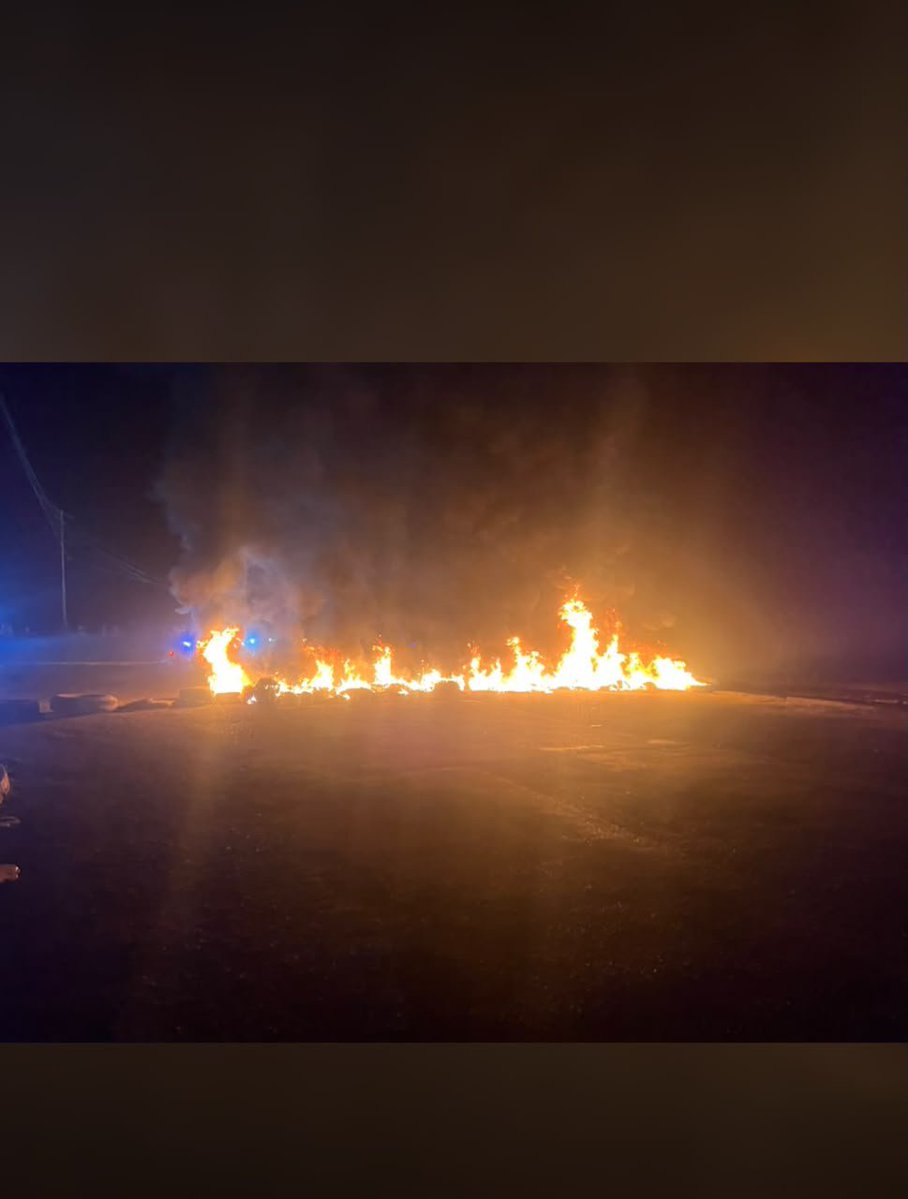 InvYrigoyen's tweet photo. Sin luz por segunda vez en paraparal buenaventura estamos cansados hasta cuánto https://t.co/h67uB0mlbo