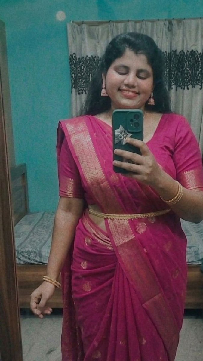 itemthulukachi's tweet photo. Saree la semmaya iruka kolutha morratu munda https://t.co/VeQ7ZdXh5F