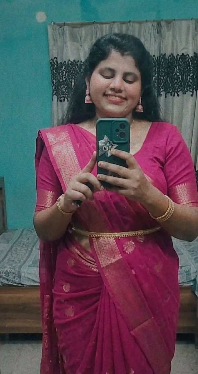 itemthulukachi's tweet photo. Saree la semmaya iruka kolutha morratu munda https://t.co/VeQ7ZdXh5F