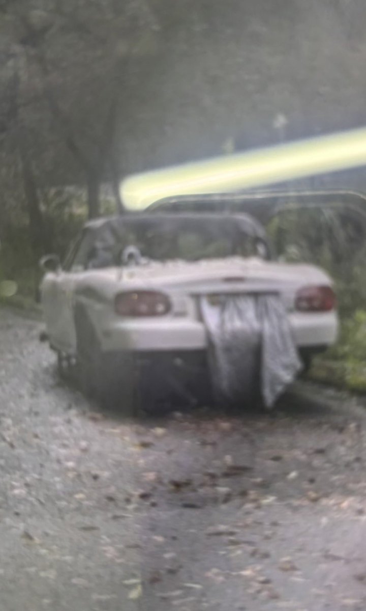 iza_works's tweet photo. @yukitiP 残酷な画像で申し訳ないのですが、この車そうですか？
止めてあった駐車場から10km圏内で数日前からここにあるそうです。 https://t.co/rV8EIydCEf
